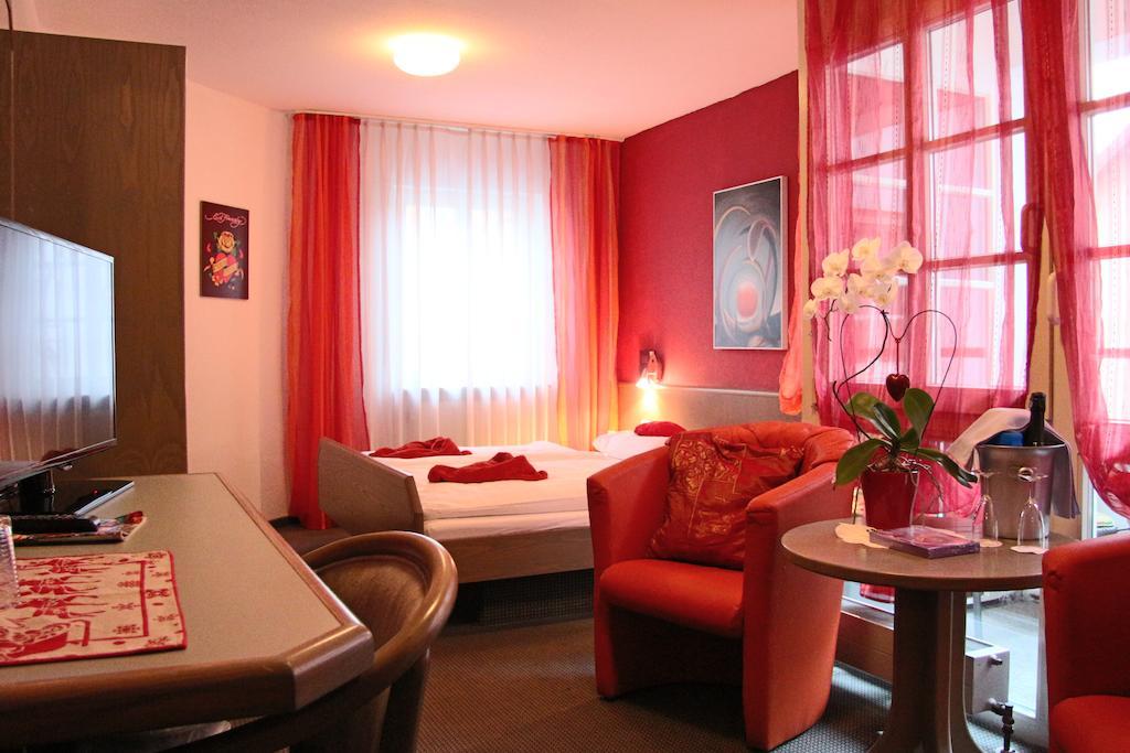 Hotel Am Schloss Neuenstein Phòng bức ảnh