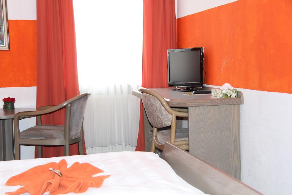 Hotel Am Schloss Neuenstein Ngoại thất bức ảnh