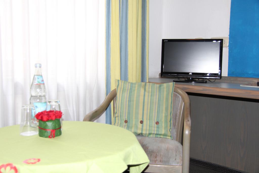 Hotel Am Schloss Neuenstein Ngoại thất bức ảnh