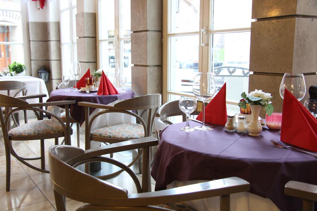 Hotel Am Schloss Neuenstein Ngoại thất bức ảnh